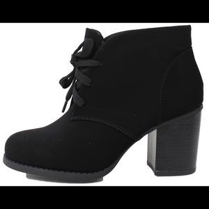 Black women’s size 11 ankle booties